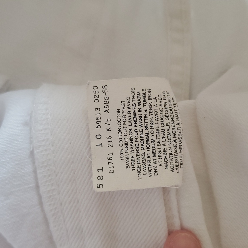 Vintage Levi's White Frayed Hem Cutoff Bermuda Shorts - Picture 6 of 6
